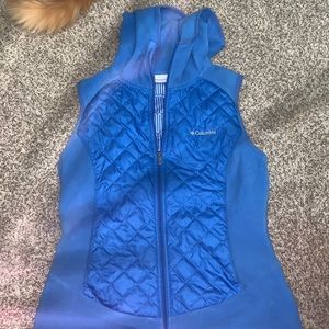 Columbia hooded vest. Size small